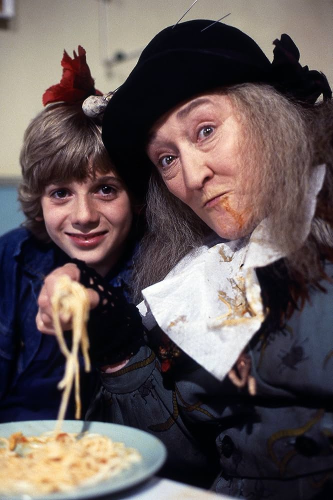 Amazon.com: Simon and The Witch - Series One & Two (25
